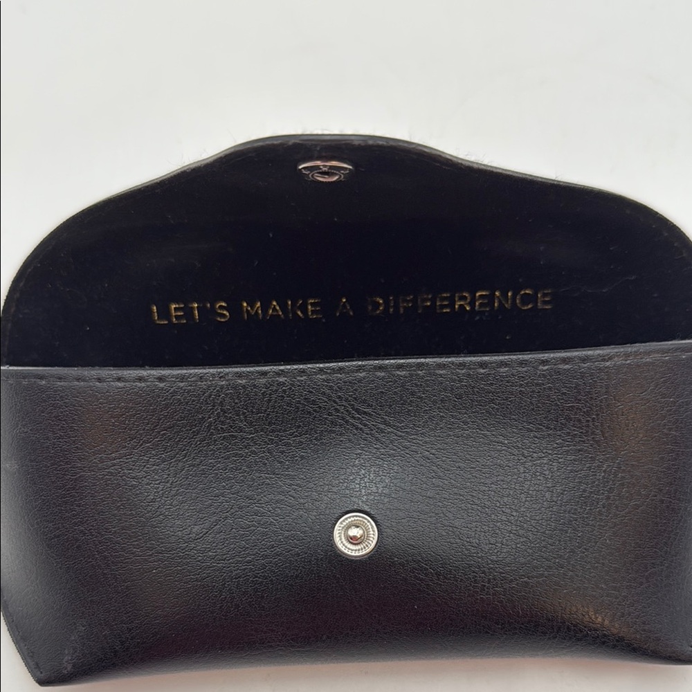 Diff Designer Round Sunglasses With Case - image 2